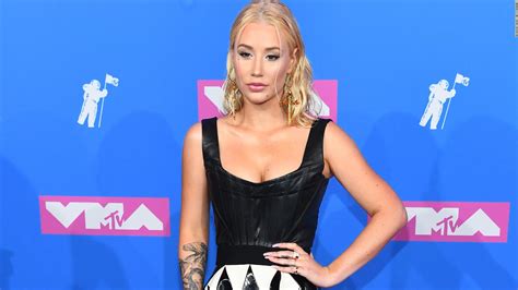 Iggy Azalea leaves social media after topless photos leak online